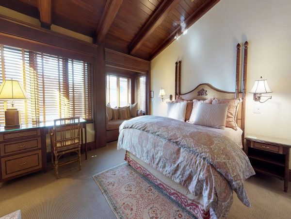 Vail Village Condo Just 75 Yard Walk to Lift in Vail Village
