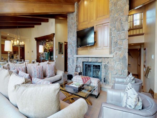 Vail Village Condo Just 75 Yard Walk to Lift in Vail Village