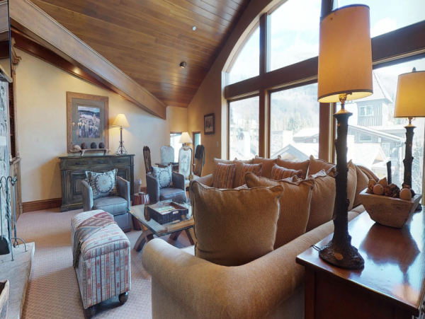 Vail Village Condo Just 75 Yard Walk to Lift in Vail Village