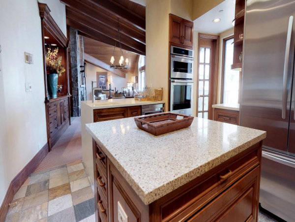 Vail Village Condo Just 75 Yard Walk to Lift in Vail Village