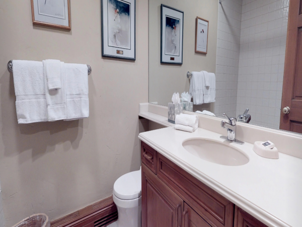 Vail Village Condo Just 75 Yard Walk to Lift in Vail Village