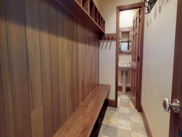 Vail Village Condo Just 75 Yard Walk to Lift in Vail Village