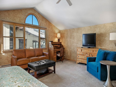 Walk to Lift 4 Bedroom Vacation Condo in Vail