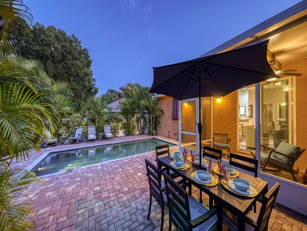 Welcome to Your Magnificent Vacation Duplex in Siesta Key