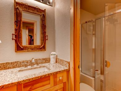 Breckenridge Townhome rental 2 blocks to shuttle