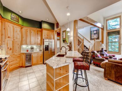 Breckenridge Townhome rental 2 blocks to shuttle