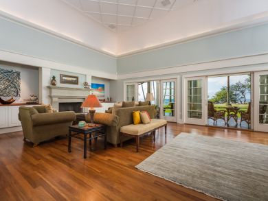 Lahaina Luxury Vacation Beachfront Home West Maui