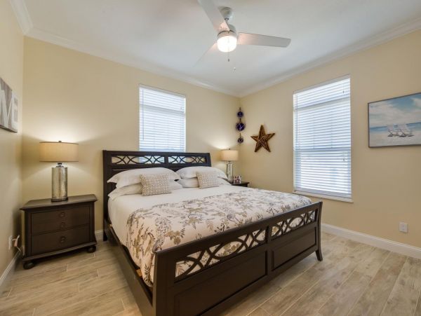 Siesta Key 4 Bedroom Private Home with Heated Pool & Cabana