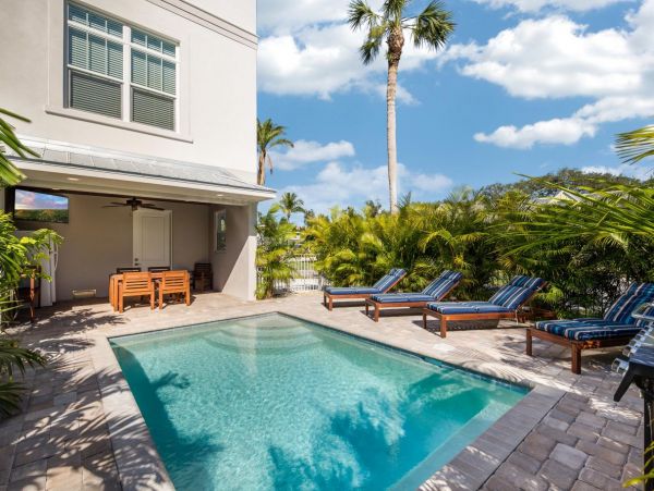 Siesta Key 4 Bedroom Private Home with Heated Pool & Cabana