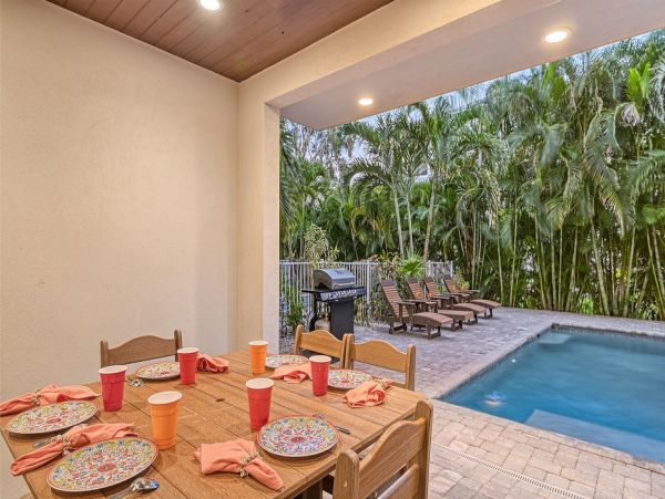 Luxury Siesta Key Vacation Cottage Sleeps 12 Guests