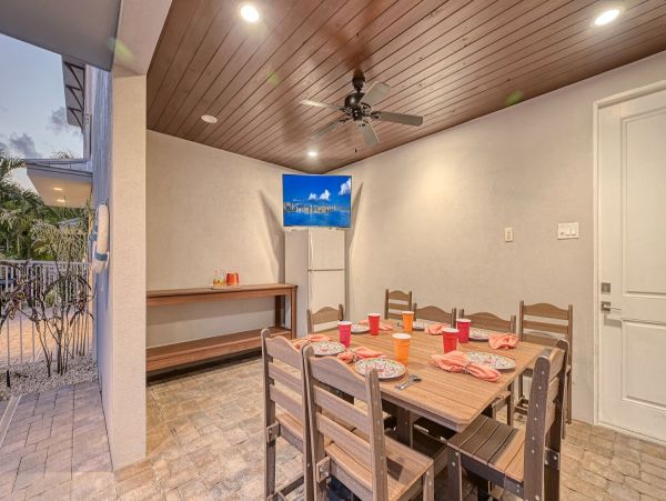 Luxury Siesta Key Vacation Cottage Sleeps 12 Guests