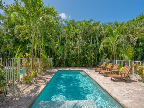 Siesta Key Luxury Vacation Duplex With Four Bedrooms & Pool