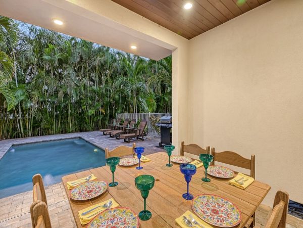 Siesta Key Luxury Vacation Duplex With Four Bedrooms & Pool