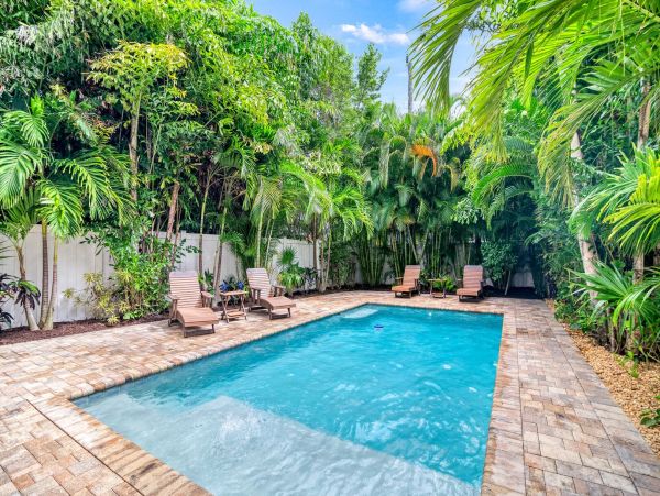Siesta Key Vacation Rental with Pool Steps to Siesta Beach