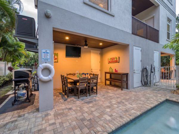 Siesta Key Vacation Rental with Pool Steps to Siesta Beach
