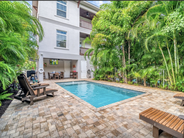 Siesta Keys Most Spectacular Vacation Rental Home with Pool