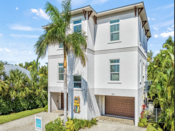 Siesta Keys Most Spectacular Vacation Rental Home with Pool