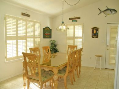 Destin 3 Bedroom Vacation Home Short Walk to the Beach
