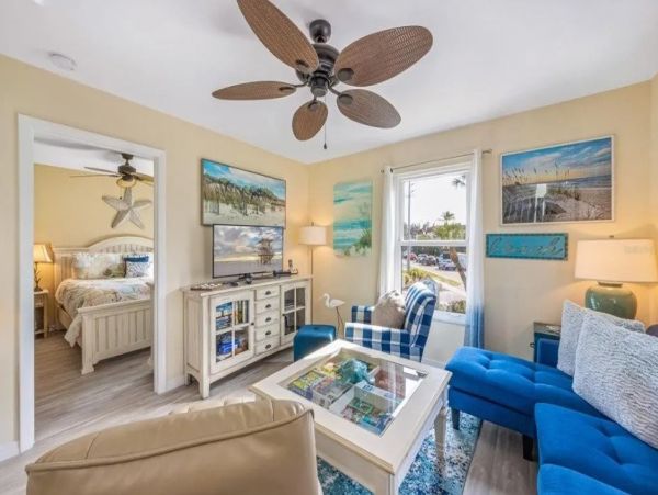 Thirty Seconds to the Beach from this Holmes Beach Rental