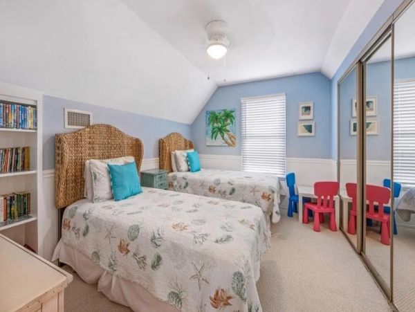 Thirty Seconds to the Beach from this Holmes Beach Rental