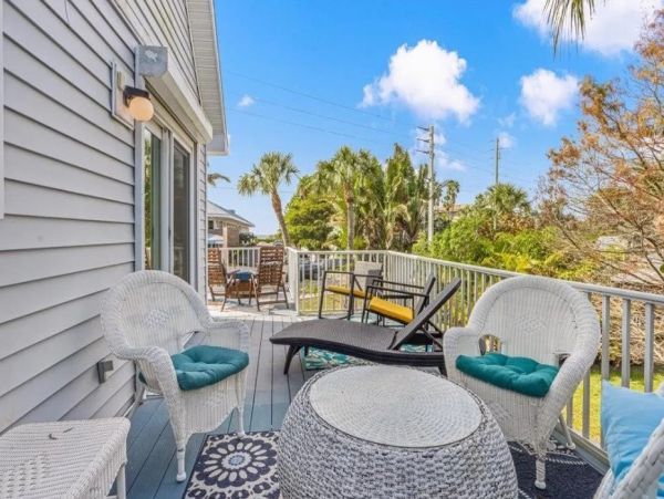 Thirty Seconds to the Beach from this Holmes Beach Rental