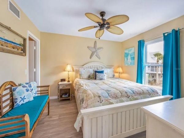 Thirty Seconds to the Beach from this Holmes Beach Rental