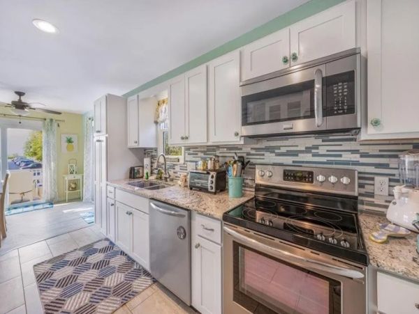 Thirty Seconds to the Beach from this Holmes Beach Rental
