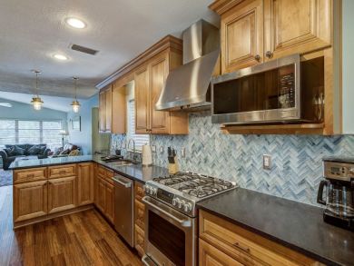 Lovely 2 bed 2 bath Canal front home