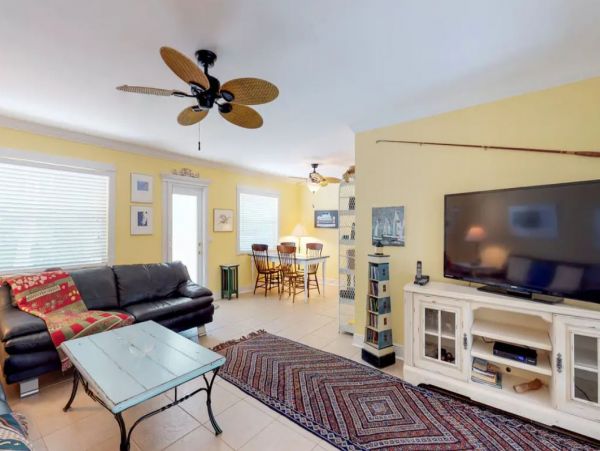 CANAL FRONT  2 BEDROOM 2 BATH ANNA MARIA ISLAND POOL HOME