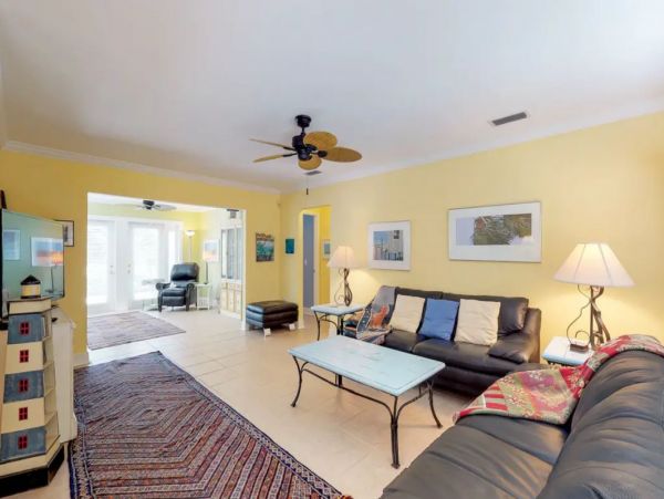 CANAL FRONT  2 BEDROOM 2 BATH ANNA MARIA ISLAND POOL HOME