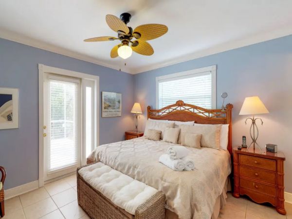 CANAL FRONT  2 BEDROOM 2 BATH ANNA MARIA ISLAND POOL HOME