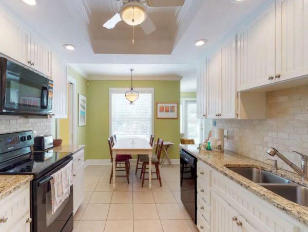 CANAL FRONT  2 BEDROOM 2 BATH ANNA MARIA ISLAND POOL HOME