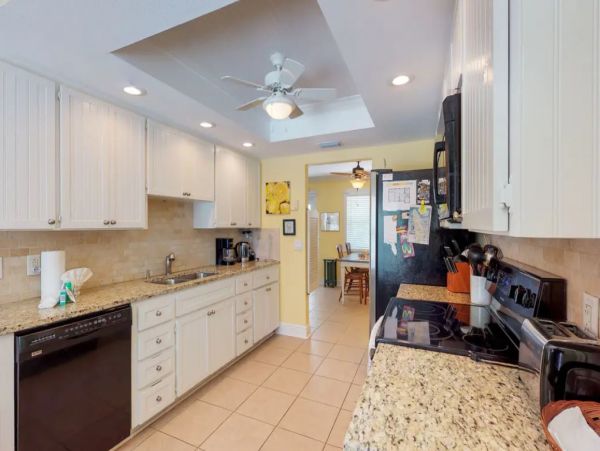 CANAL FRONT  2 BEDROOM 2 BATH ANNA MARIA ISLAND POOL HOME