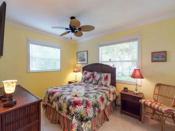 CANAL FRONT  2 BEDROOM 2 BATH ANNA MARIA ISLAND POOL HOME