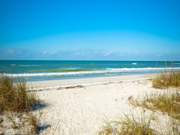 CANAL FRONT  2 BEDROOM 2 BATH ANNA MARIA ISLAND POOL HOME