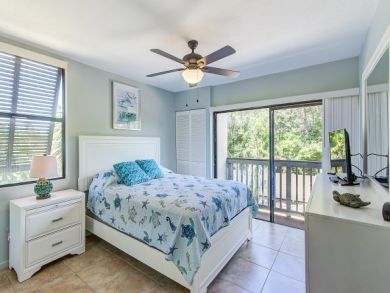 Updated Luxury Accommodation Pretty Interior Stroll to Beach - additional view, photo 5