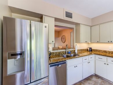 Updated Luxury Accommodation Pretty Interior Stroll to Beach - additional view, photo 4