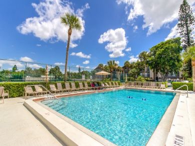 Updated Luxury Accommodation Pretty Interior Stroll to Beach