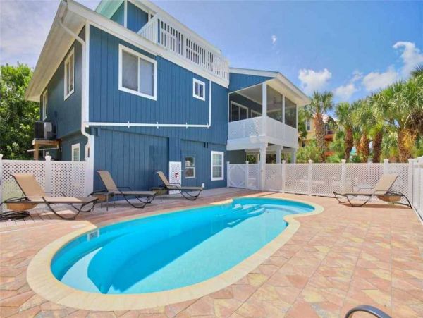 Luxury Captiva 5 Bedroom Home with Game Room and Club Access