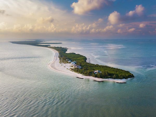 Luxury Captiva 5 Bedroom Home with Game Room and Club Access