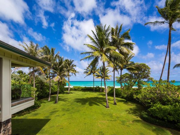Kailua Beachfront Oceanfront Villa  Pool & Jacuzzi Main House & Guest House