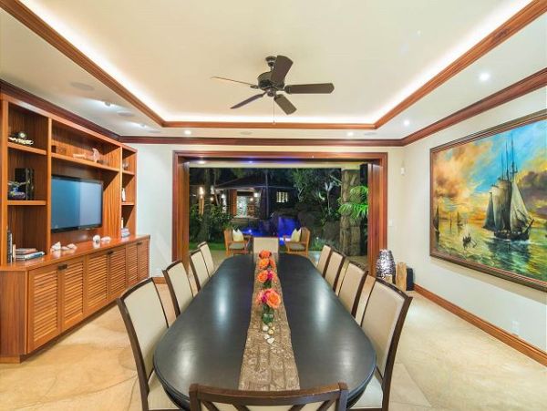 Kailua Beachfront Oceanfront Villa  Pool & Jacuzzi Main House & Guest House
