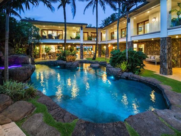 Kailua Beachfront Oceanfront Villa  Pool & Jacuzzi Main House & Guest House
