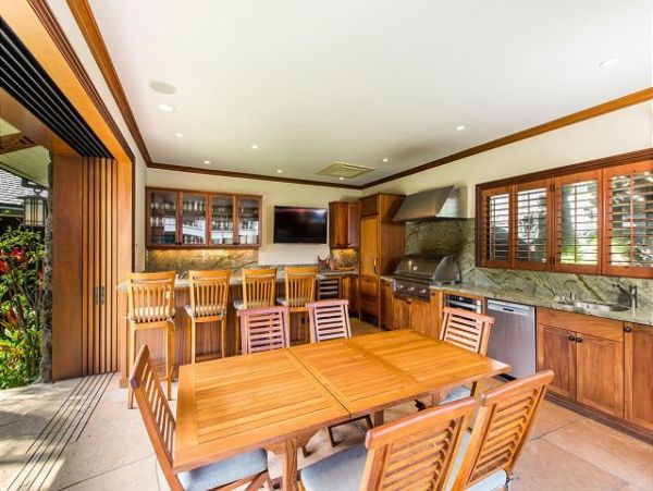 Kailua Beachfront Oceanfront Villa  Pool & Jacuzzi Main House & Guest House