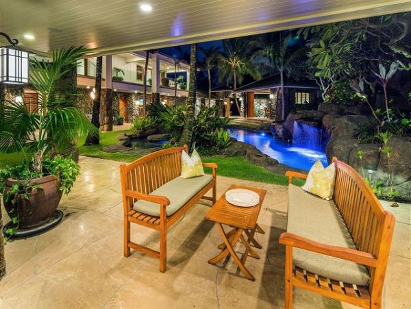 Kailua Beachfront Oceanfront Villa  Pool & Jacuzzi Main House & Guest House