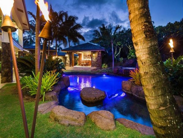 Kailua Beachfront Oceanfront Villa  Pool & Jacuzzi Main House & Guest House