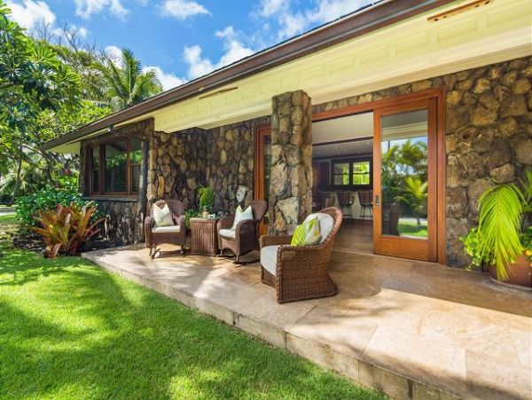Kailua Beachfront Oceanfront Villa  Pool & Jacuzzi Main House & Guest House