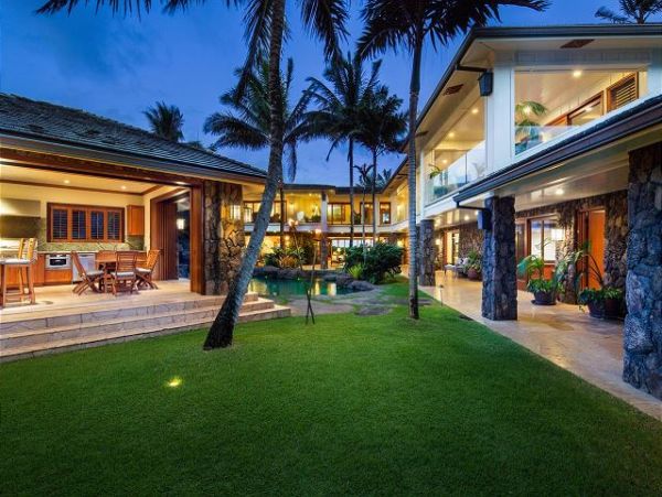 Kailua Beachfront Oceanfront Villa  Pool & Jacuzzi Main House & Guest House