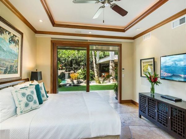 Kailua Beachfront Oceanfront Villa  Pool & Jacuzzi Main House & Guest House