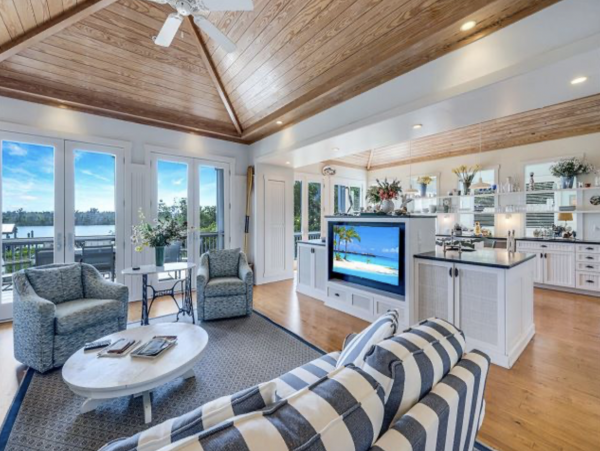 Gone with the Wind Beach to Bay Estate Main House & Guest Cottage